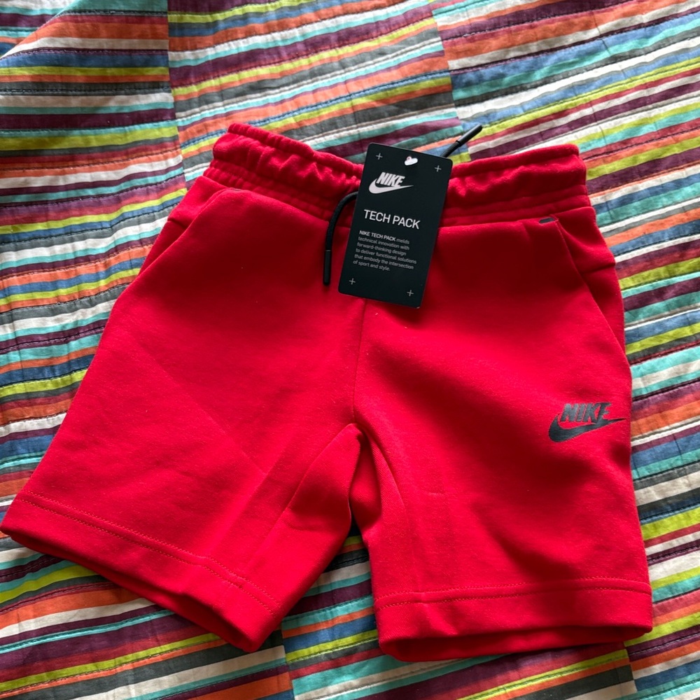 1/2 price sale Nike Kids Bright Red Tech fleece Pack Shorts size 6 boys new tags